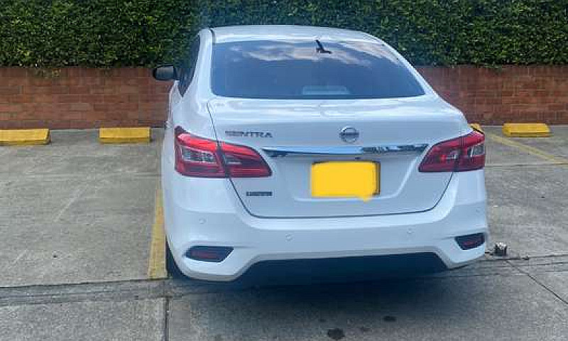 Nissan Sentra Blanco...