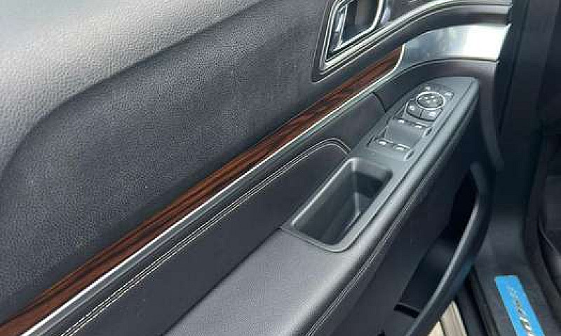 Ford Explorer Limite...