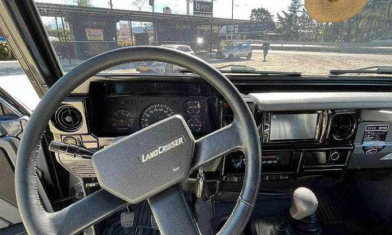 Toyota Land Cruiser ...