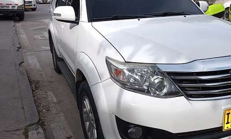 Toyota Fortuner 4X2 ...