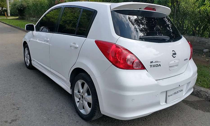 Nissan Tiida Premium...