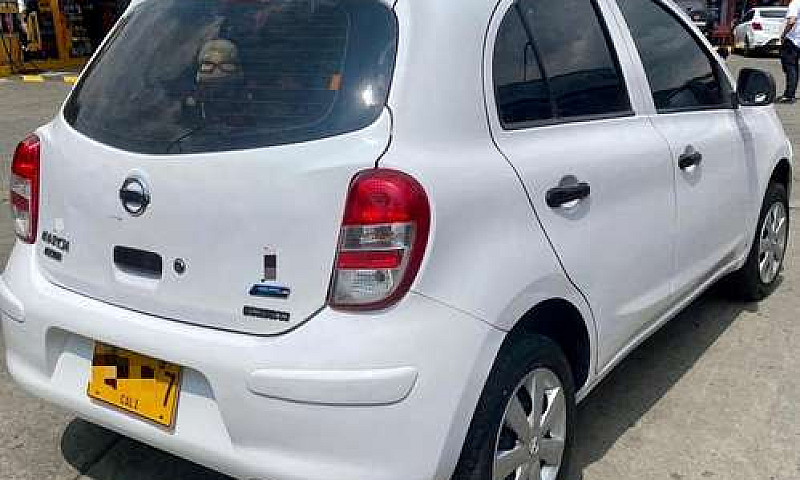 Vendo Nissan March 2...