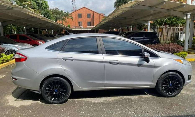 Ford Fiesta Titanium...