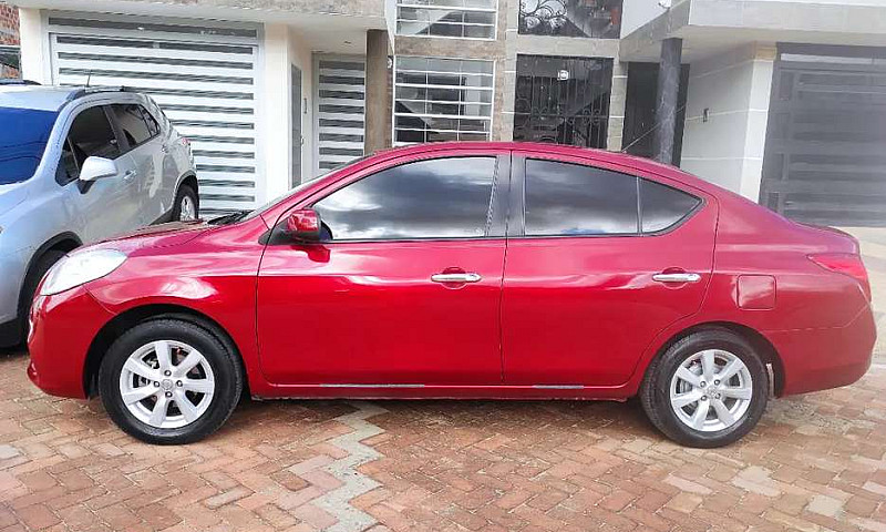 Nissan Versa Advance...