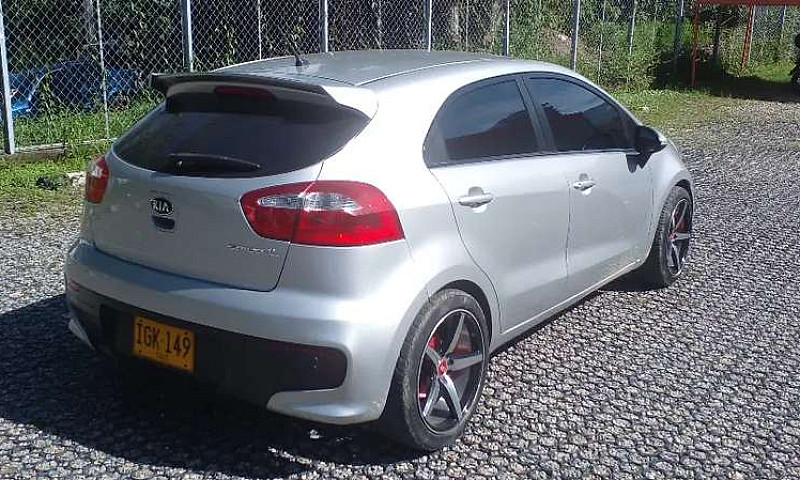 Vendo Automóvil Kia ...