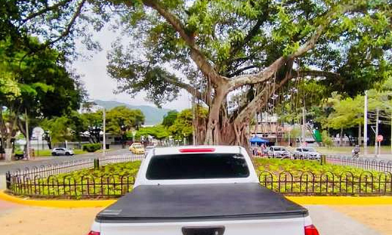 Vendo Camioneta Niss...