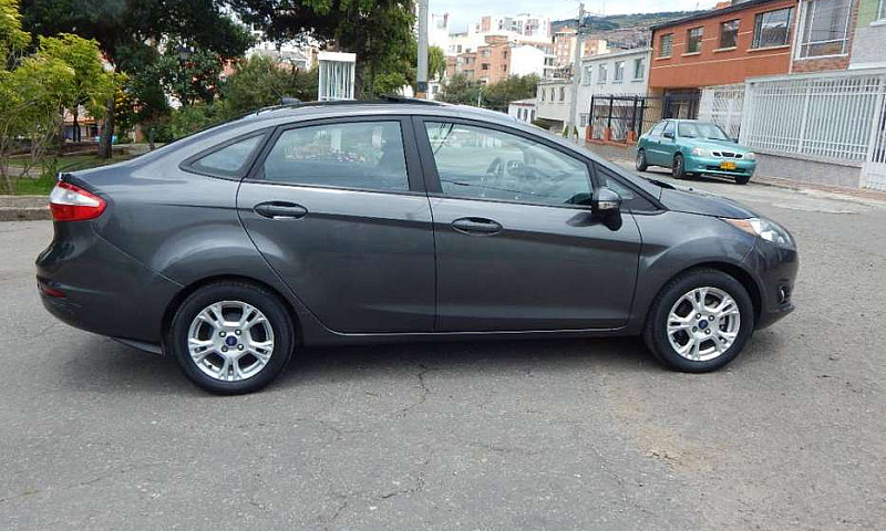 Vendo Ford Fiesta...