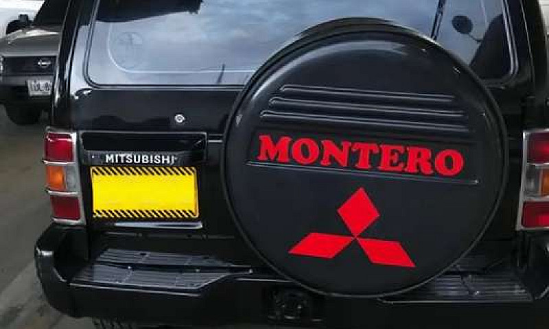 Montero Mitsubishi 2...