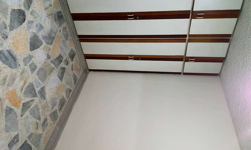 Se Alquila Habitació...