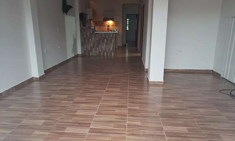 Arriendo Casa Barrio...