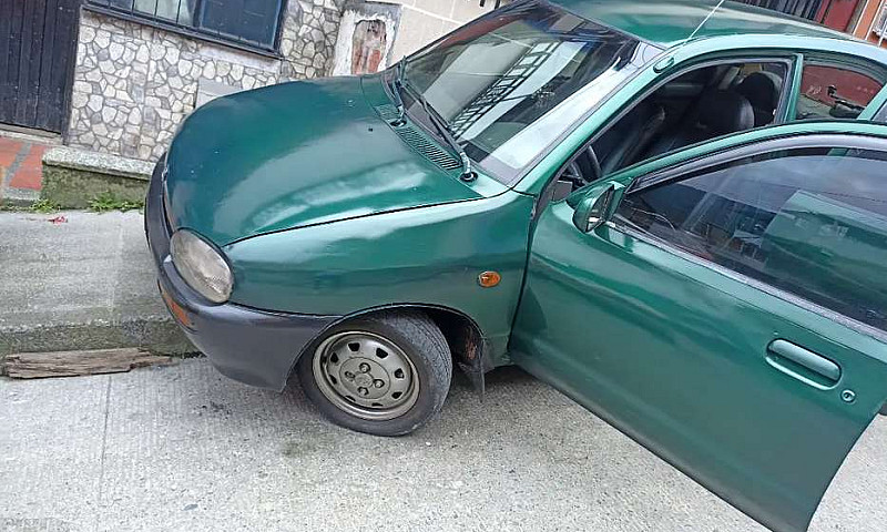 Mazda 121 Modelo 98...
