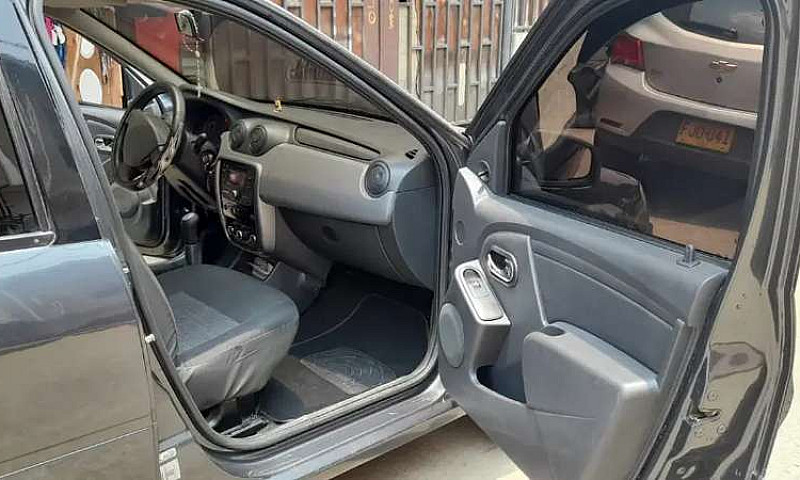 Vendo Renault Logan...