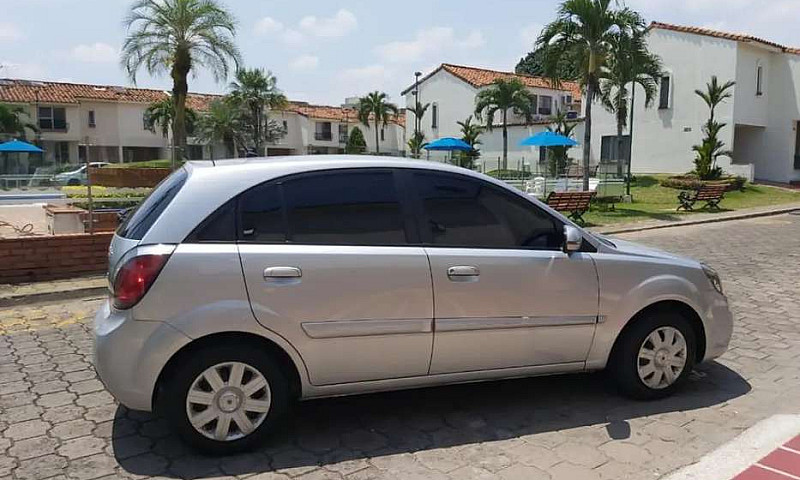 Carro Kia  Única Due...