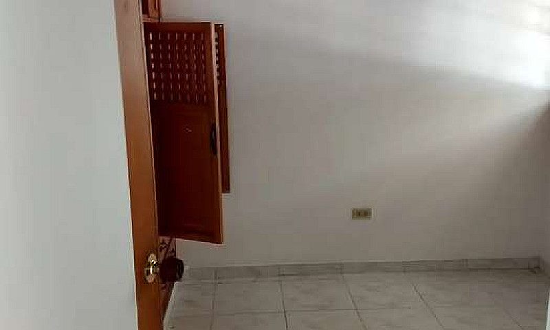 Se Arrienda Casa Bar...