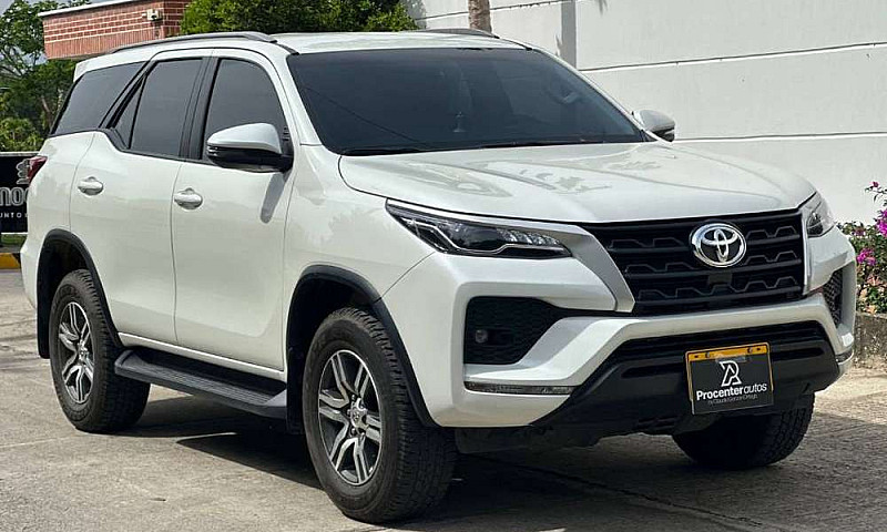 Toyota Fortuner Sr 2...