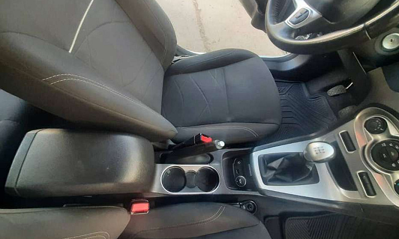 Ford Fiesta Sedan, 2...