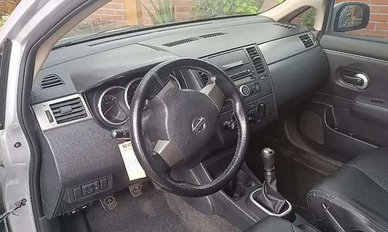 Nissan Tiida Hatchba...
