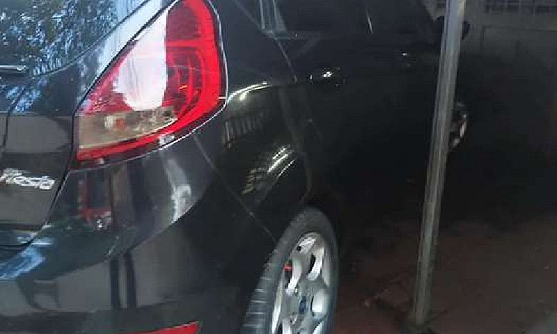 Se Vende Ford Fiesta...