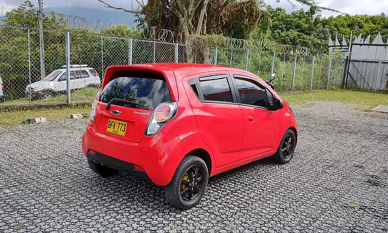 Vendo Chevrolet Spar...