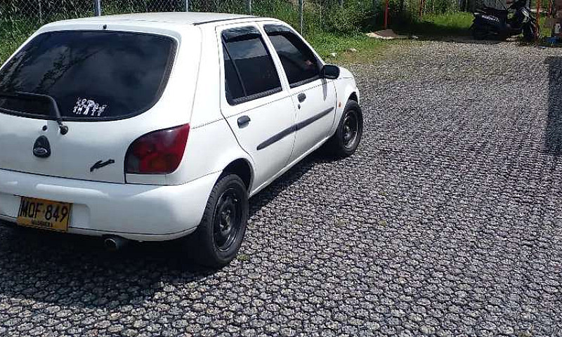 Vendo Automóvil Ford...