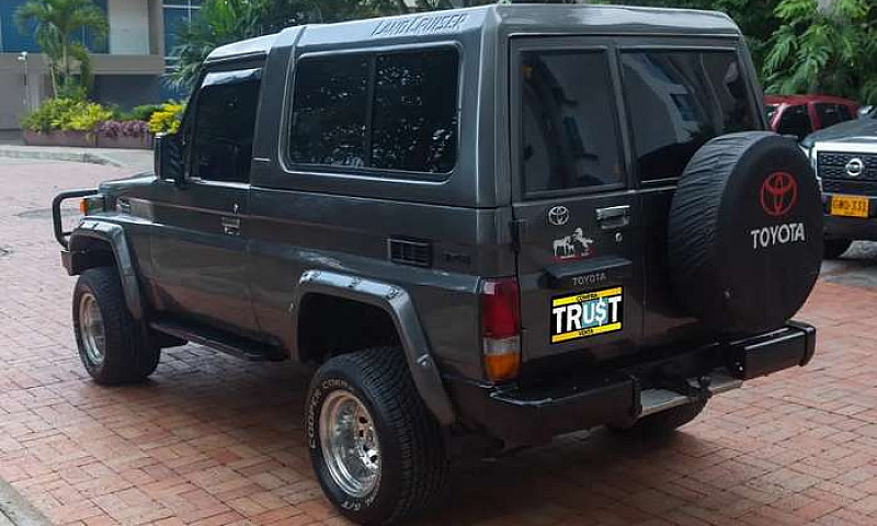 Toyota Land Cruiser ...