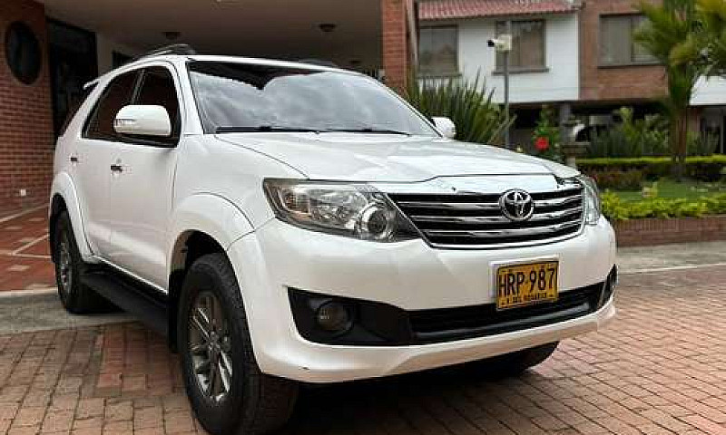 Toyota Fortuner Urba...