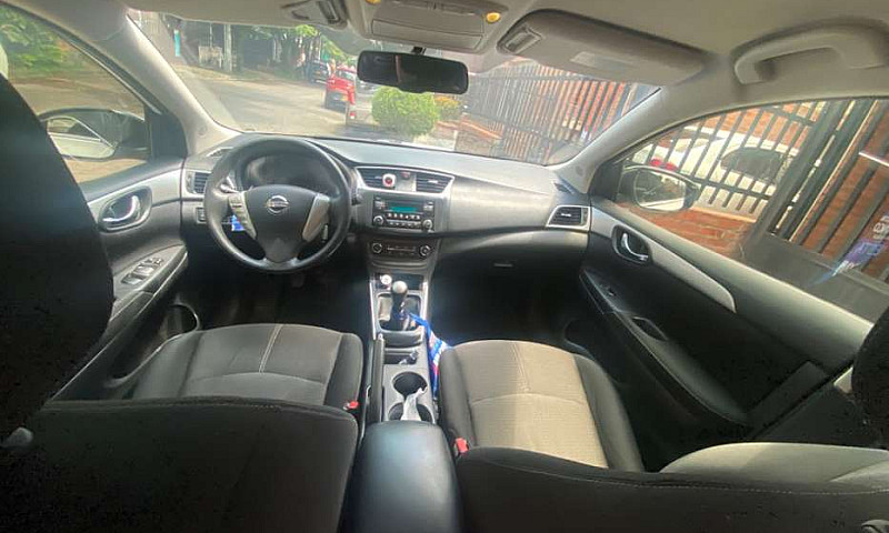 Nissan Sentra Blanco...