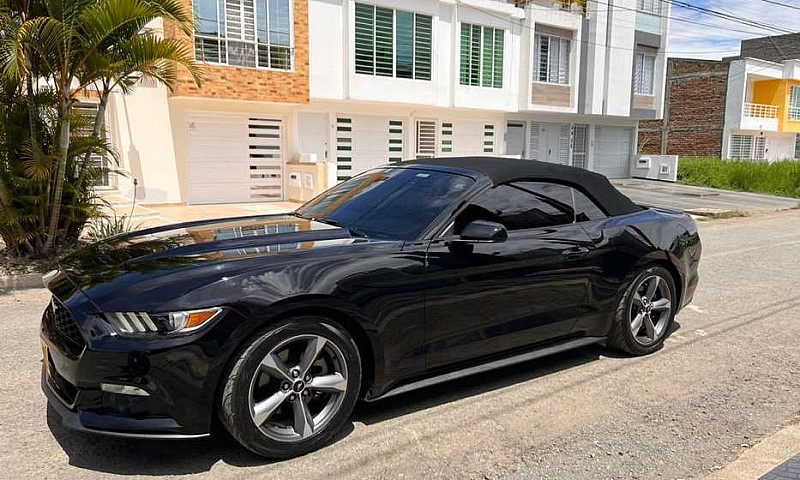 Vendo Ford Mustang I...