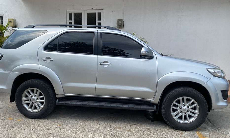 Camioneta Fortuner 2...