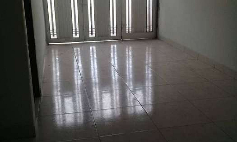 Arriendo Casa Grande...