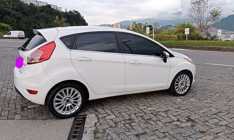 Ford Fiesta Titanium...