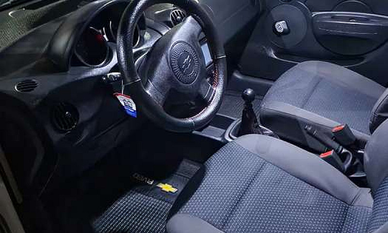 Chevrolet Aveo Famil...