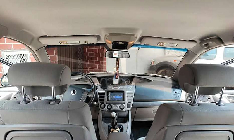 Ssangyong Rodius...