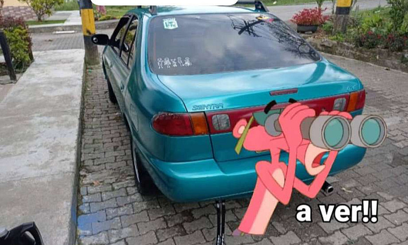 Automóvil Nissan...