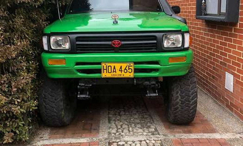 Toyota Hilux Japones...