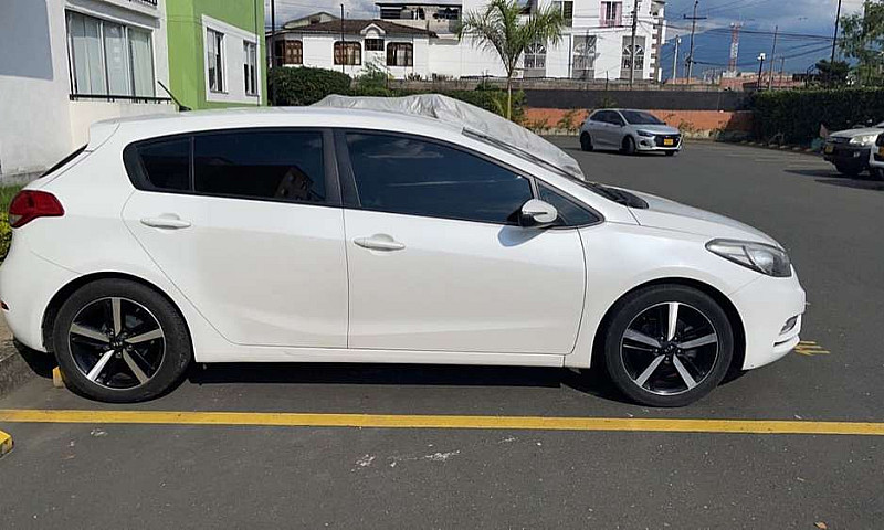 Hermoso Kia Cerato P...