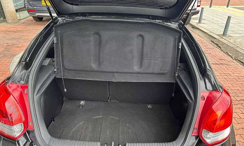 Hyundai Veloster 1.6...