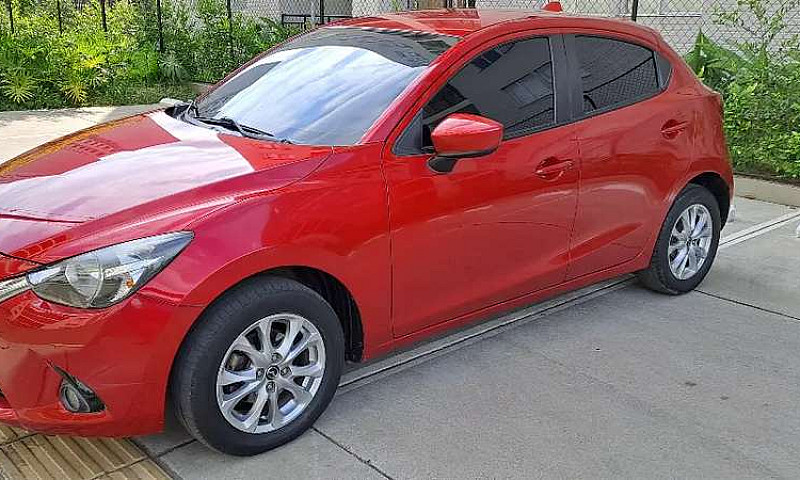 Se Vende Mazda 2...