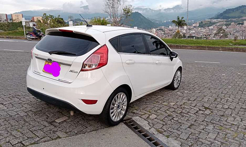 Ford Fiesta Titanium...