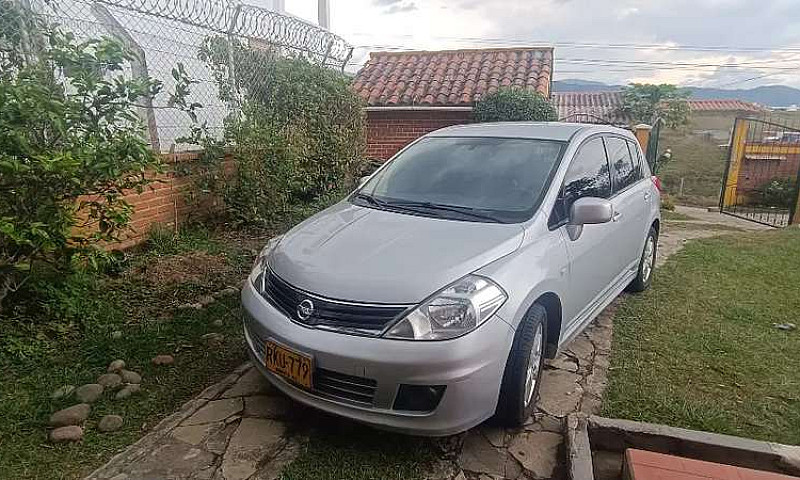 Nissan Tiida Hatchba...