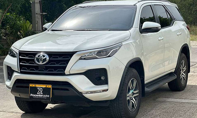 Toyota Fortuner Sr 2...