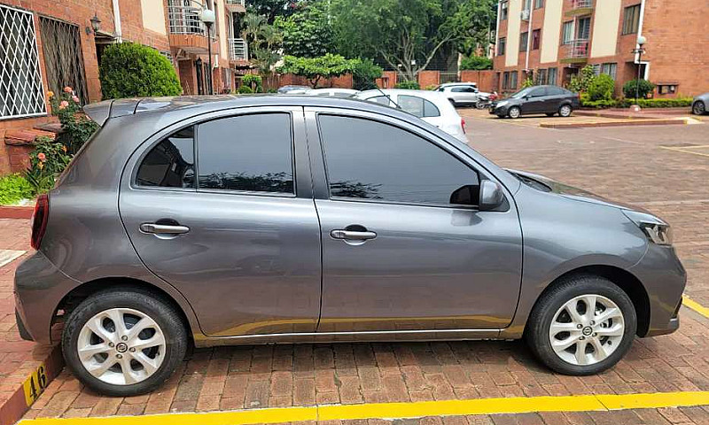 Nissan March Nuevo 1...