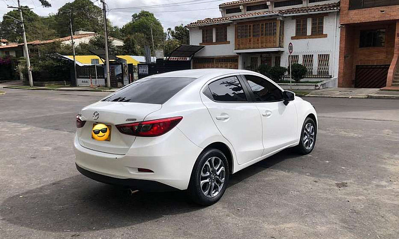 Mazda 2 Sedan Gran T...