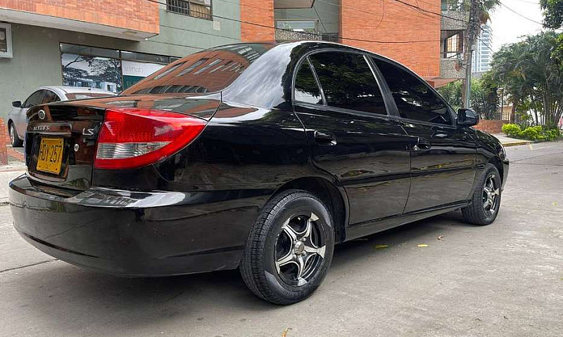 Kia Rio Stylus 2014...