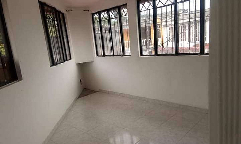 Se Arrienda Casa Con...