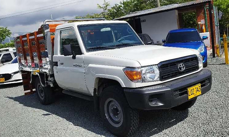 Toyota Lc79 Modelo 2...