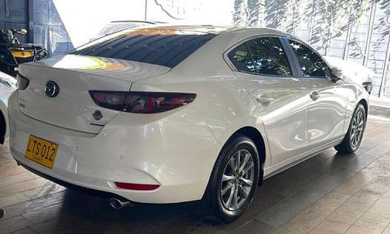 Mazda 3 Hybrid 2024...