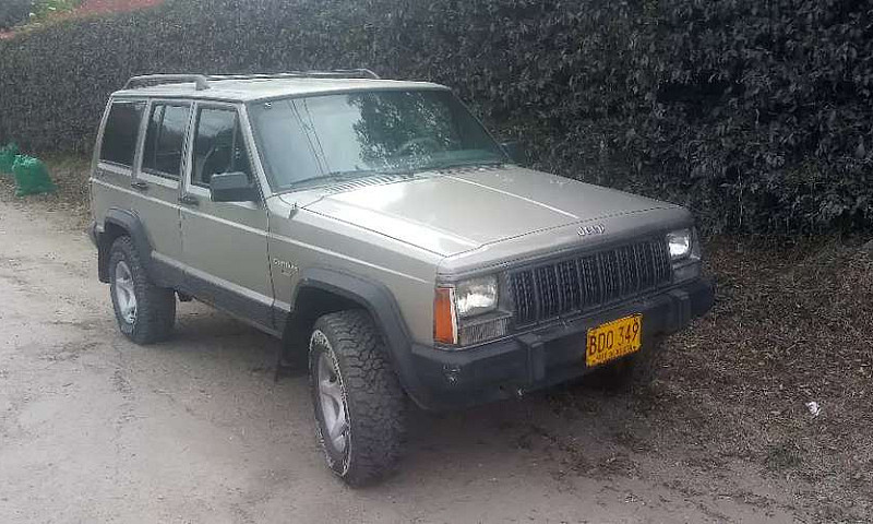 Jeep Cherokee Laredo...