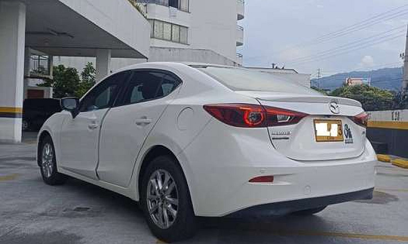 Mazda 3 Touring 2019...