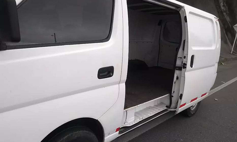 Hermosa Nissan Urvan...